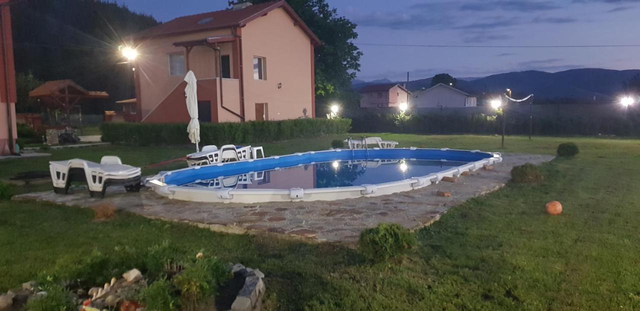 Къщи За Гости Ореха Samokov Exteriör bild