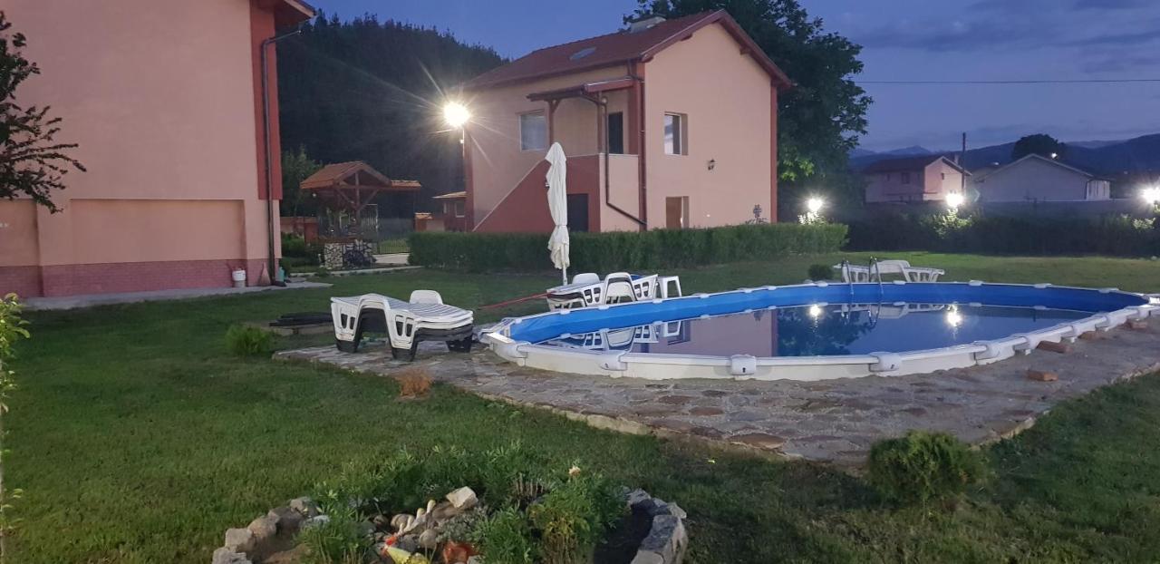 Къщи За Гости Ореха Samokov Exteriör bild