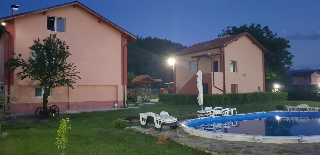 Къщи За Гости Ореха Samokov Exteriör bild