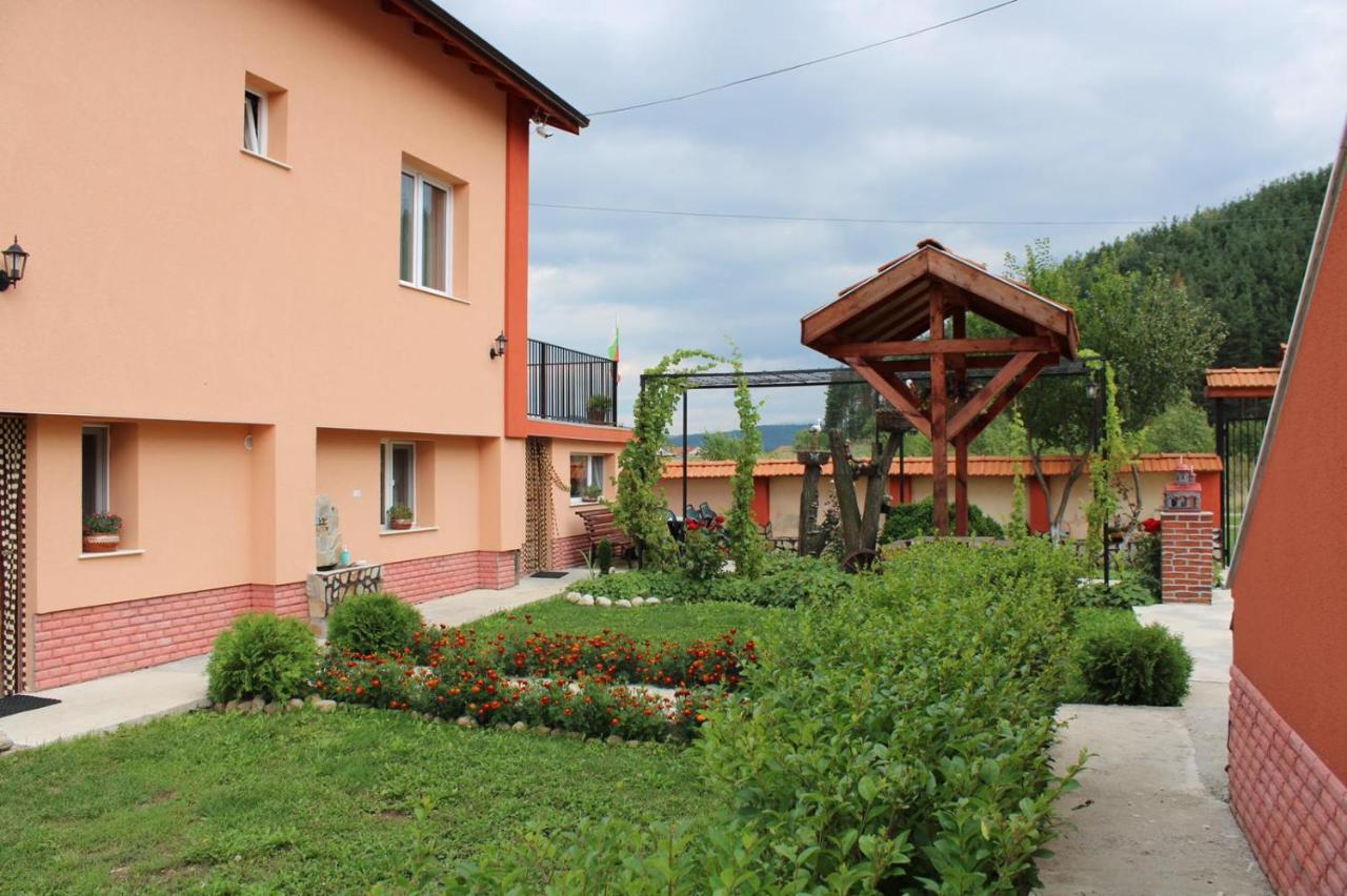 Къщи За Гости Ореха Samokov Exteriör bild