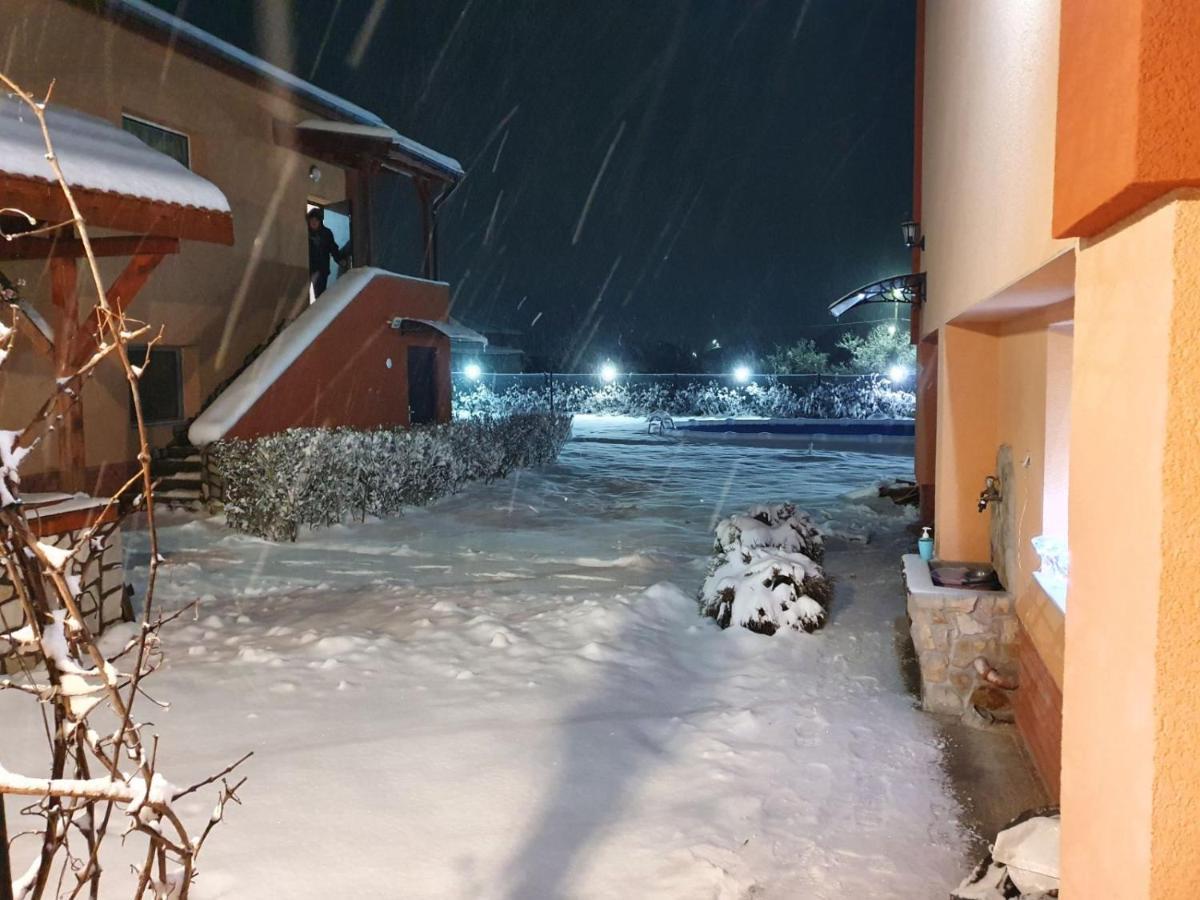 Къщи За Гости Ореха Samokov Exteriör bild