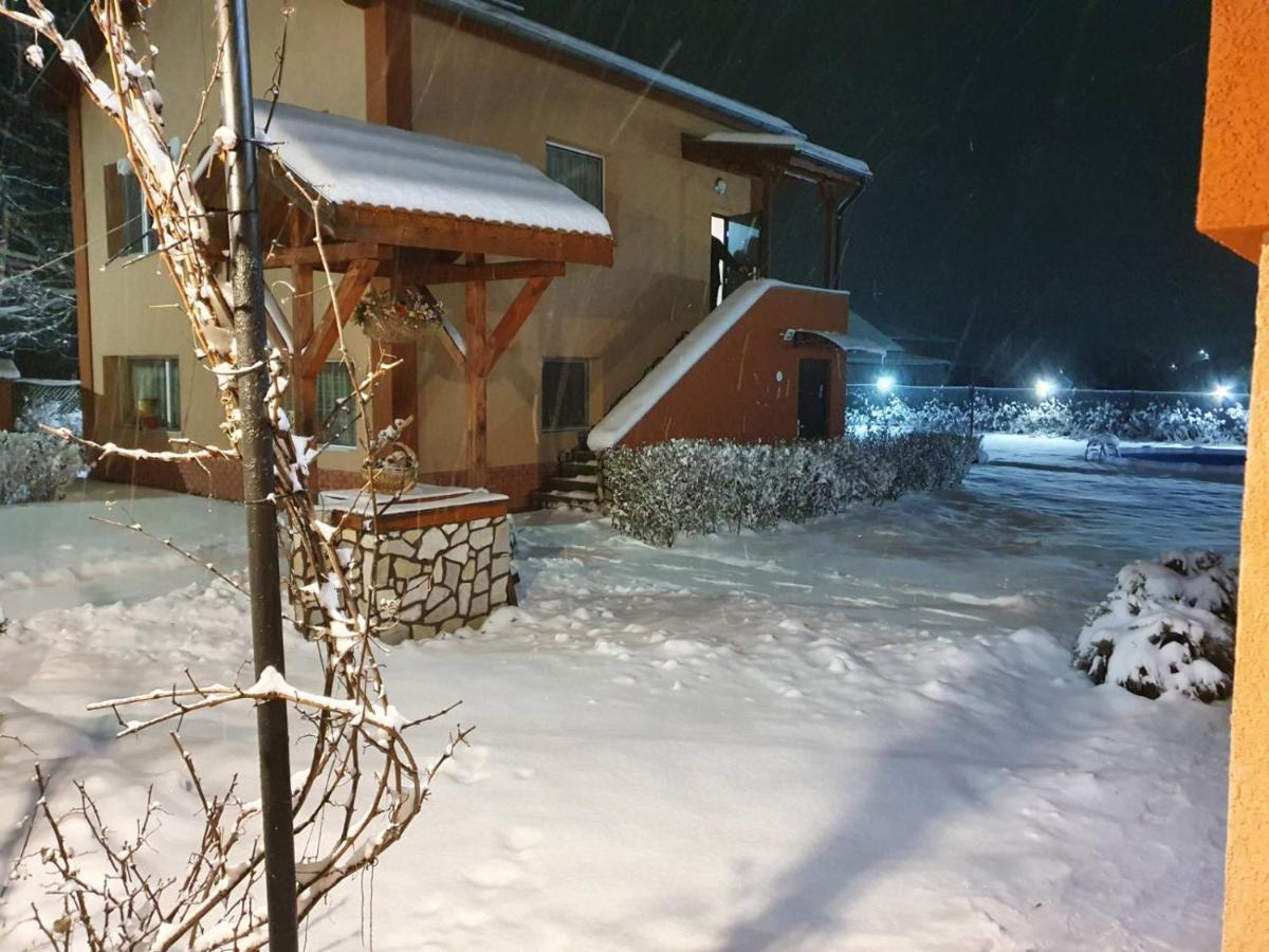 Къщи За Гости Ореха Samokov Exteriör bild